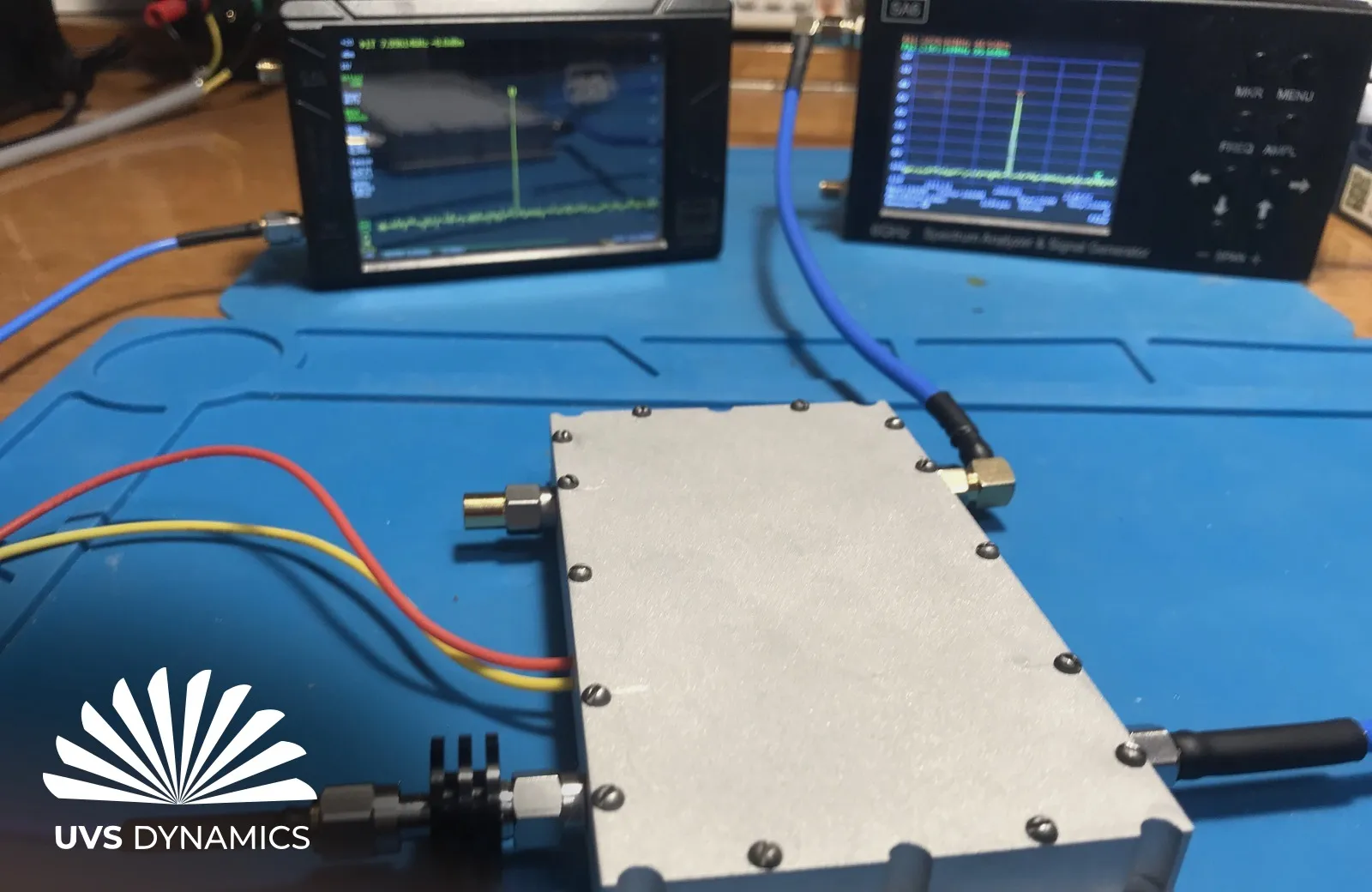 Випробувальний стенд UVS Dynamics — X-band обладнання в лабораторії